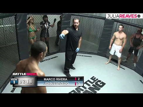 ❤️ Ultimate Fighter ቀለበቱ ውስጥ ከተጣላ በኋላ አንዲት ቁጥር ሴትን ትበዳለች። በእኛ am.tube-sexer-com.ru%